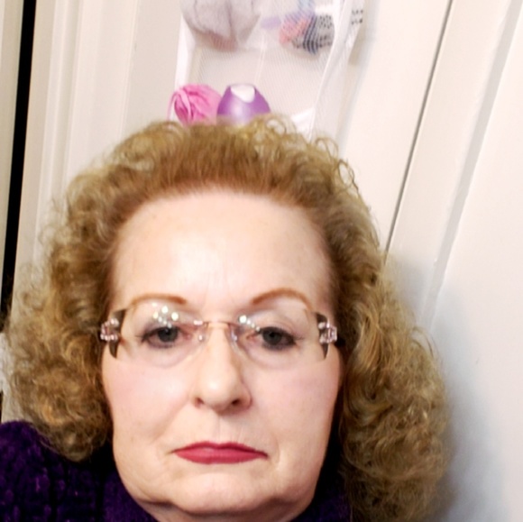 Meet your Posher, Mari - Picture 2 of 4